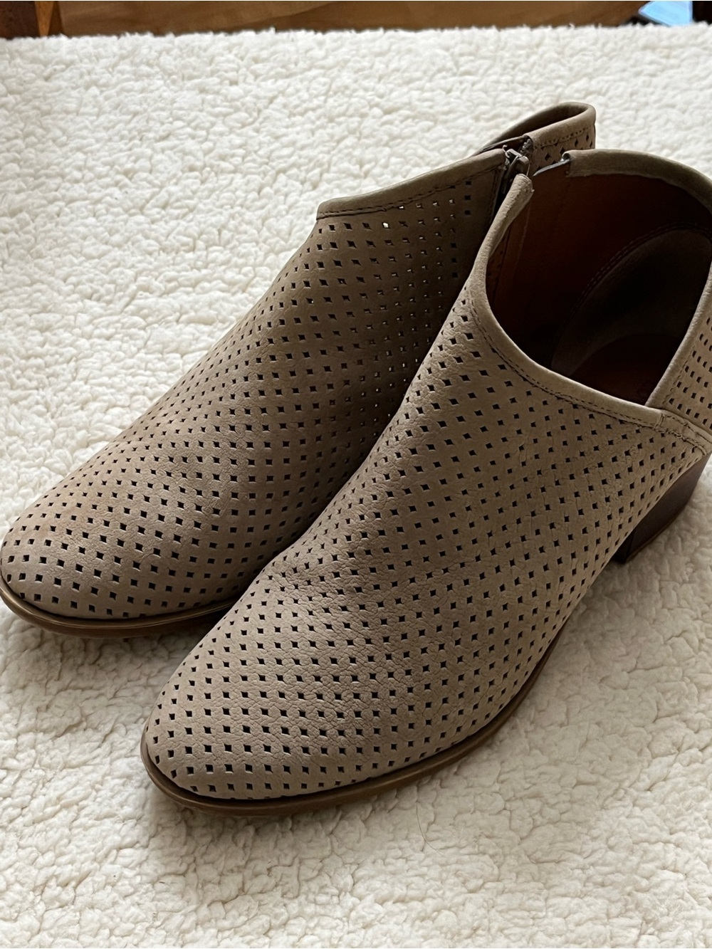 Lucky Brand Baylah Perforated Suede Ankle Boots - Tan/Taupe Size 9
